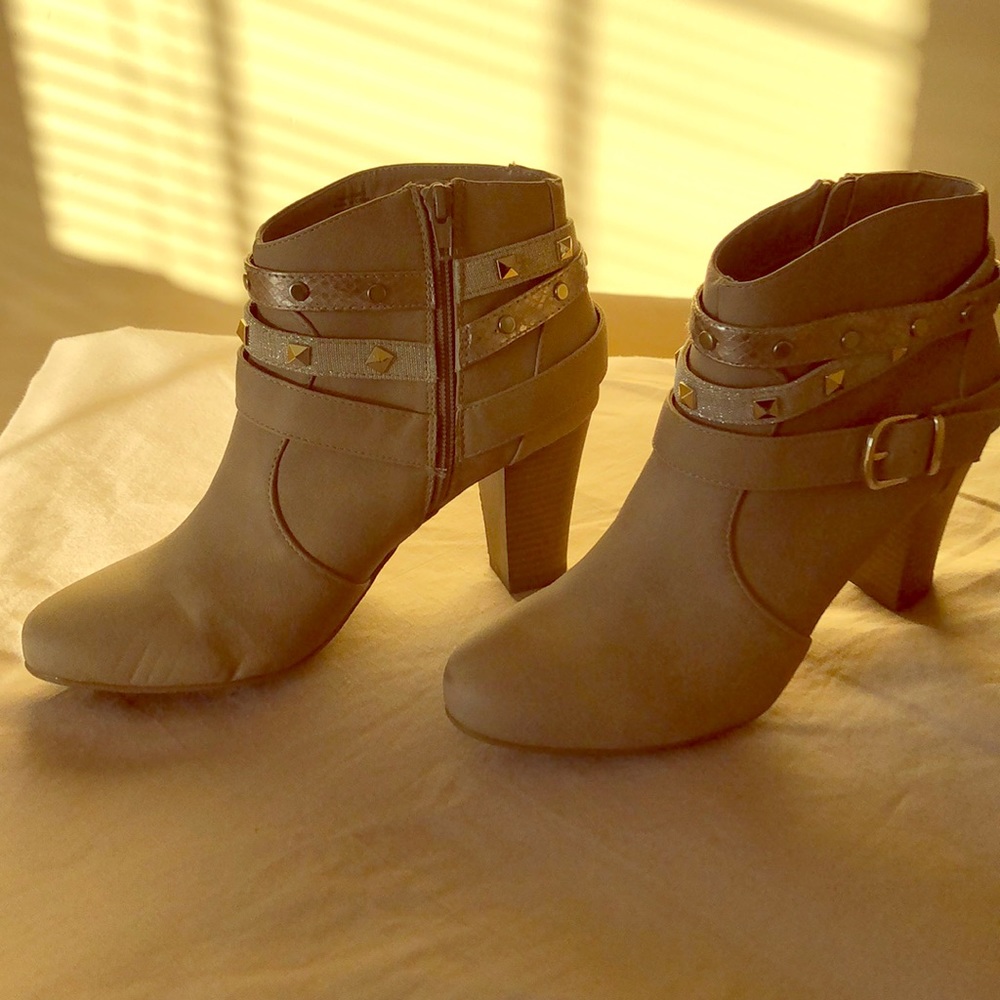 Women’s brown heels